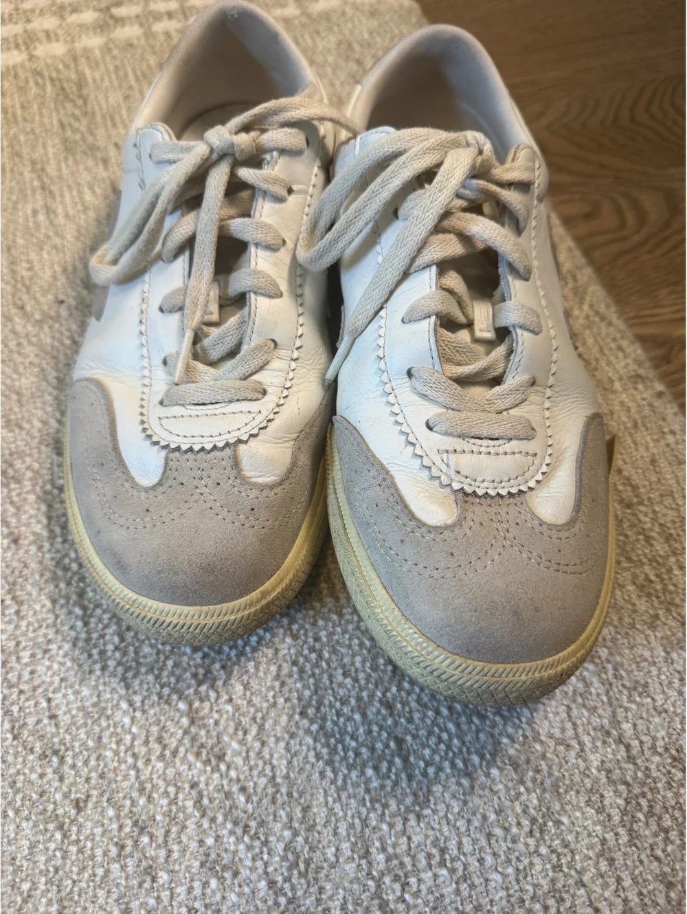 Veja Women's Sneakers in White and Beige - Size 9